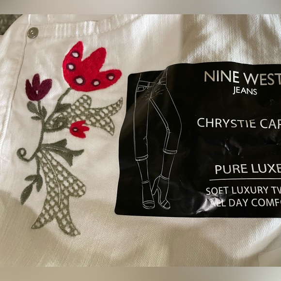 Nine West White Chrystie Embroidered Floral Capri Jeans, Great for Summer, 4 - Picture 8 of 10